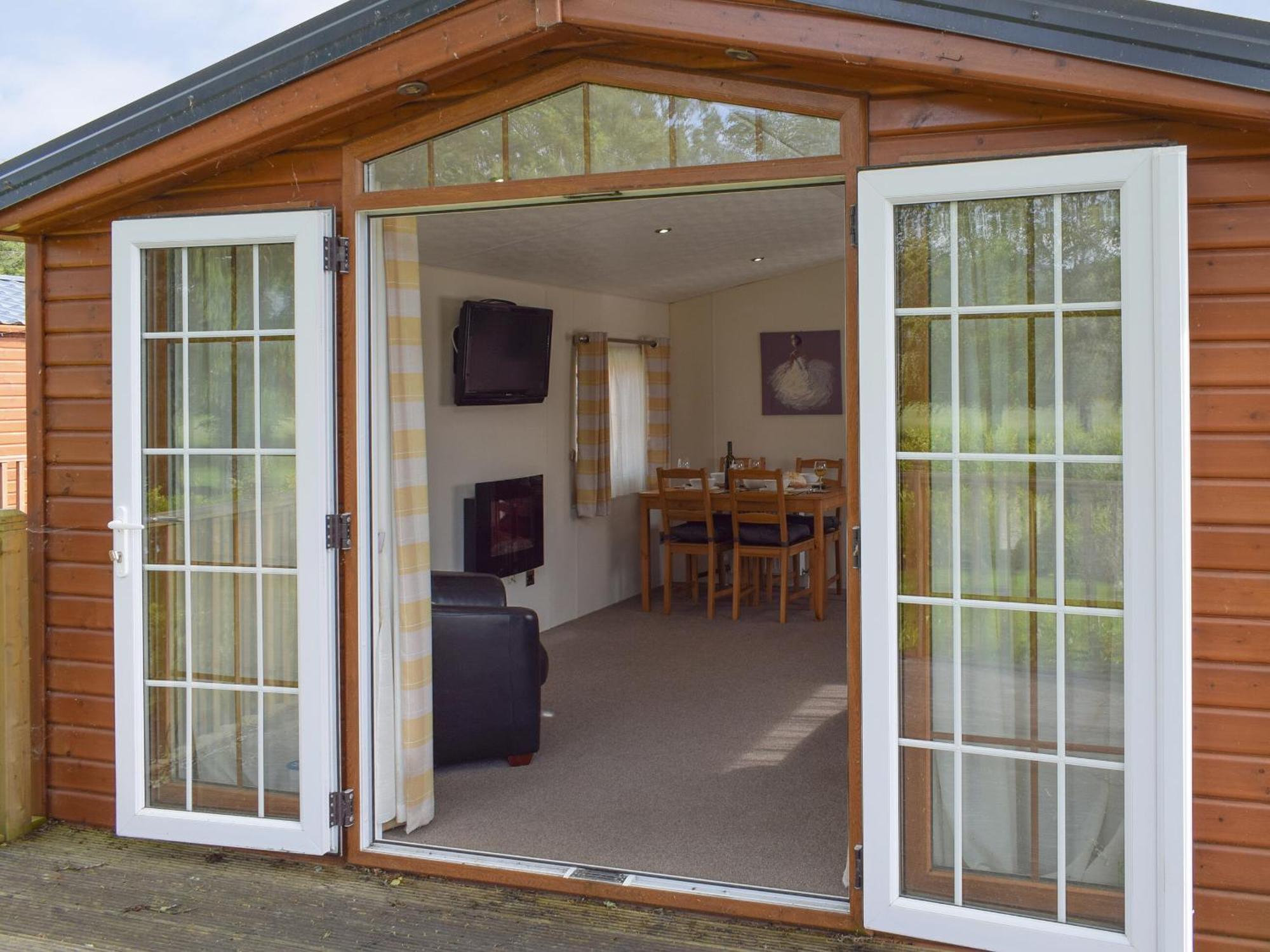 Bridge End Lodge Доллар Экстерьер фото