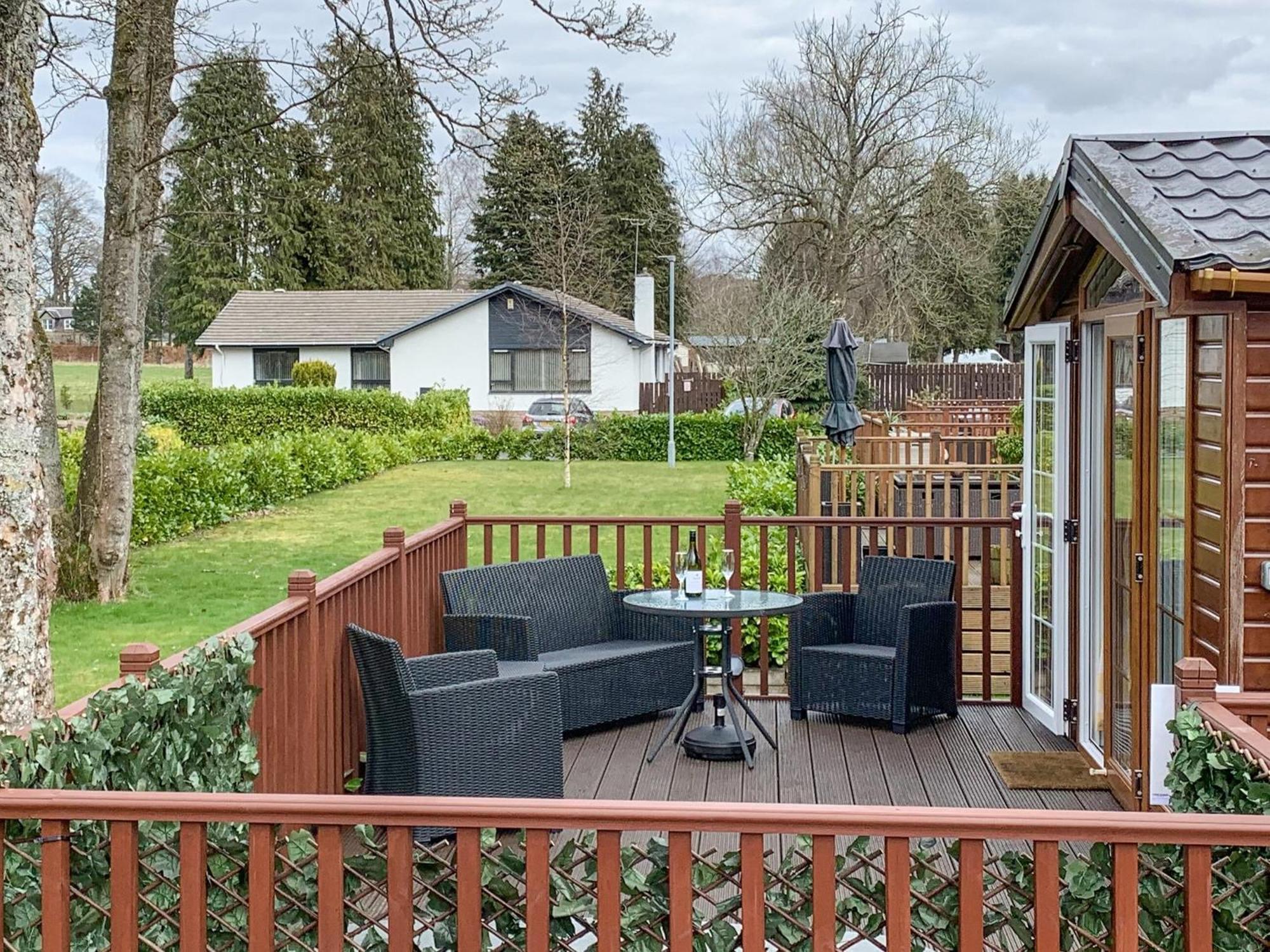 Bridge End Lodge Доллар Экстерьер фото